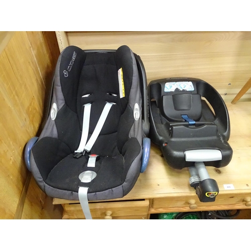 471 - Childs car seat and isofix base