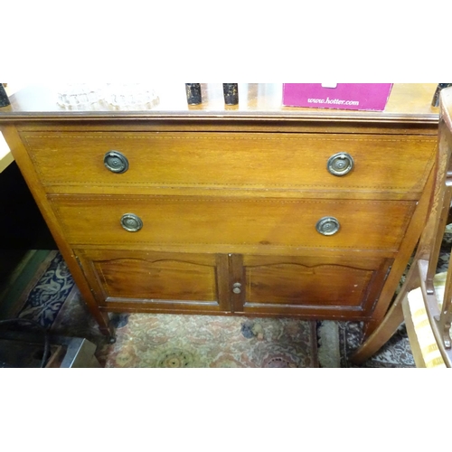 536 - A mahogany 2 over 2 chest of drawers with satinwood inlay, together with an inlaid cabinet. (2)