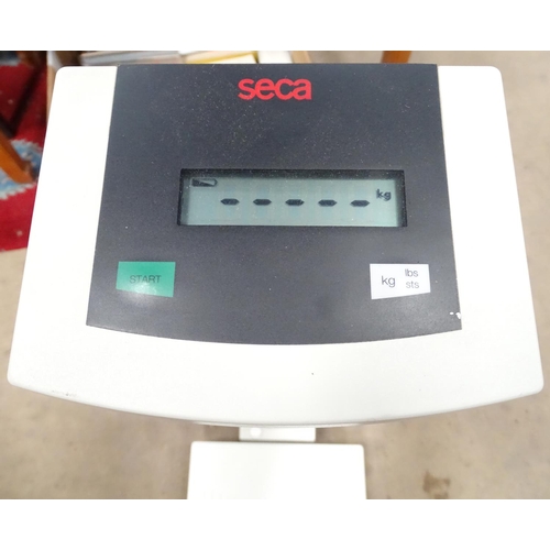 54 - A set of electronic scales by S.E.C.A