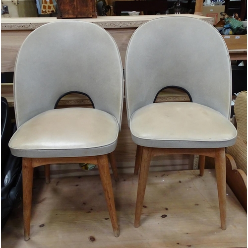 562 - 2 retro chairs