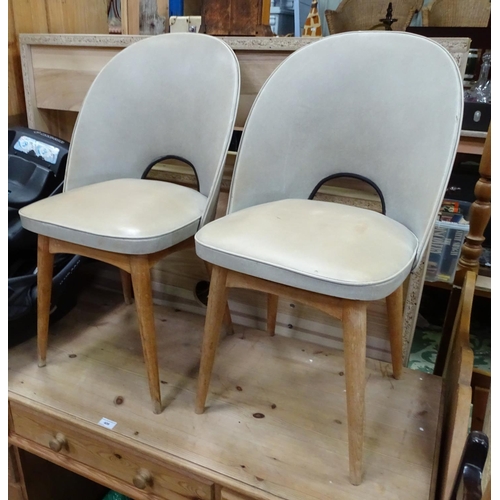 562 - 2 retro chairs