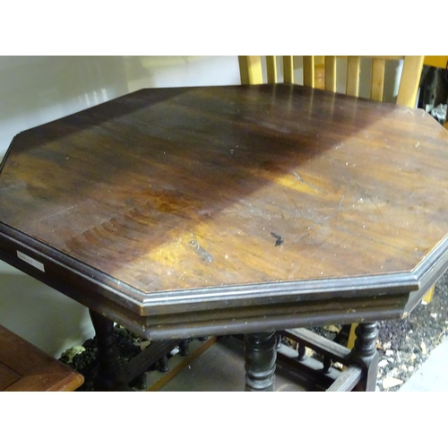 565 - An Edwardian octagonal side table