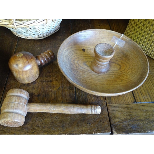 575 - A quantity of turned wooden and wicker items, to include tazza, gavel, bowl, wicker basket etc.