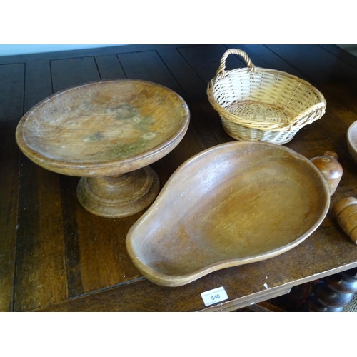 575 - A quantity of turned wooden and wicker items, to include tazza, gavel, bowl, wicker basket etc.