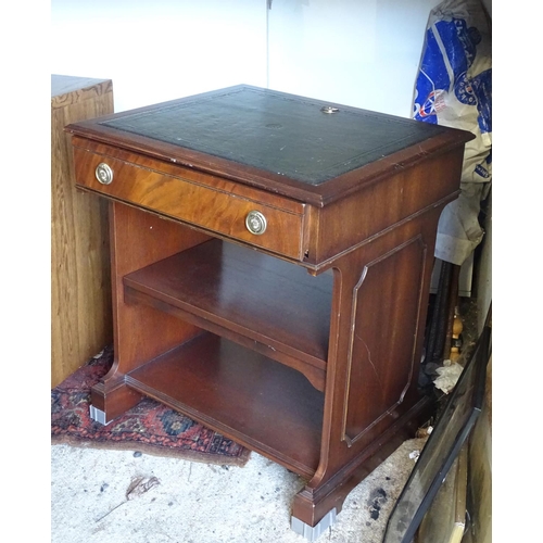 585 - A leather topped mahogany desk