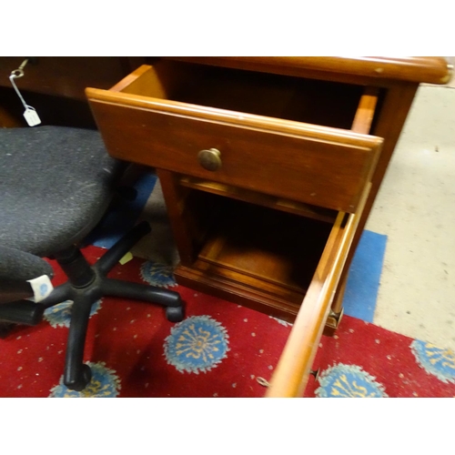 59 - Office desk and chair