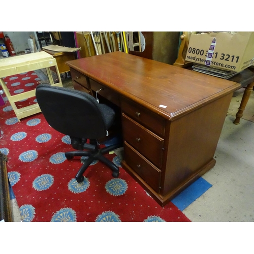 59 - Office desk and chair