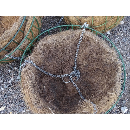 592 - An assortment of hanging baskets