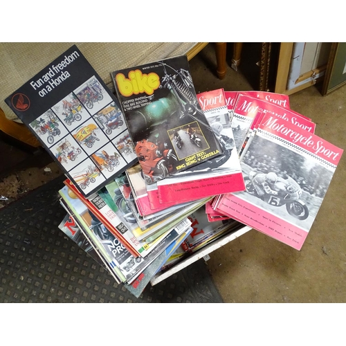 8 - A quantity of vintage motoring magazines and brochures to include Motorcycle Sport magazine, Honda b... 