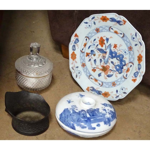 584 - 4 assorted ceramic, glass and bronze items, to include some Chinese items