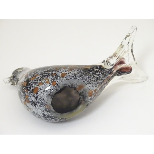 116 - Glass: an Italian bird, possibly Murano, with clear overlay black flecked body with Aventurine, 6'' ... 