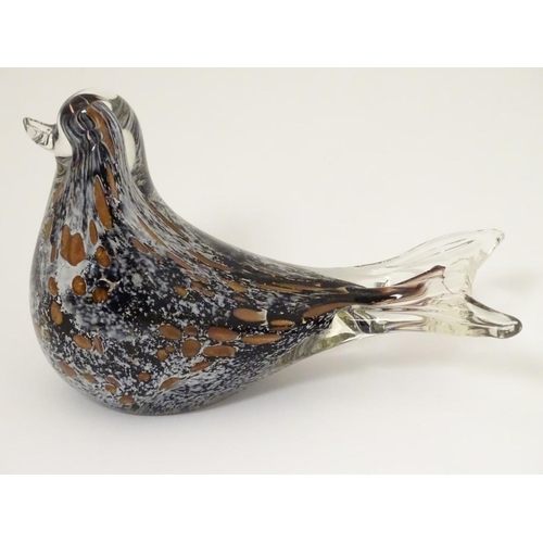 116 - Glass: an Italian bird, possibly Murano, with clear overlay black flecked body with Aventurine, 6'' ... 