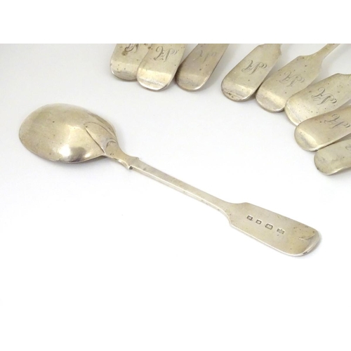 140 - A set of 9 silver fiddle pattern soup spoons hallmarked London 1930 maker Robert Pringle & Sons 7 1/... 