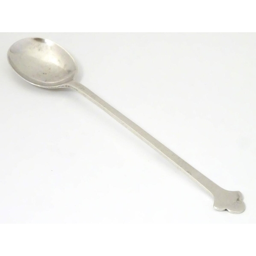 144 - A silver preserve spoon hallmarked Sheffield 1910 maker Cooper Brothers & Sons Ltd. 6'' long (20g)