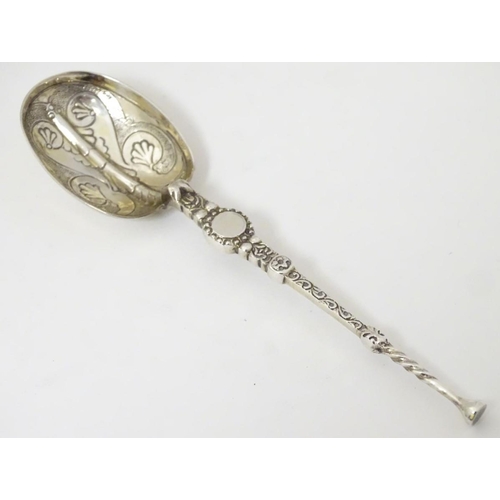 163 - A cased souvenir Coronation / anointing spoon hallmarked Sheffield 1901 maker James Deakin & Sons 4 ... 