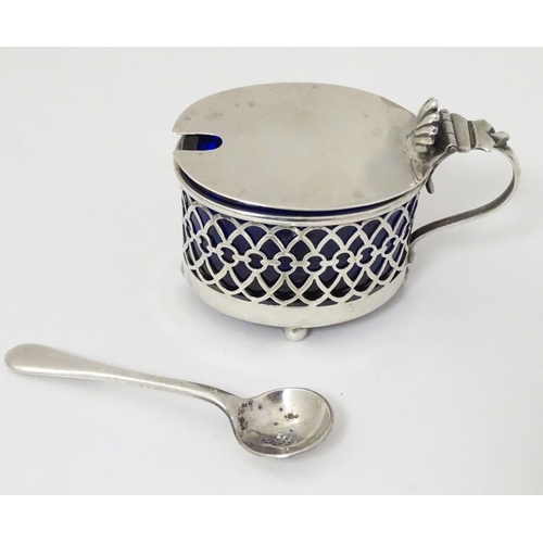 165 - A silver mustard pot hallmarked Birmingham 1903 maker G E Walton & Co. with associated silver plate ... 