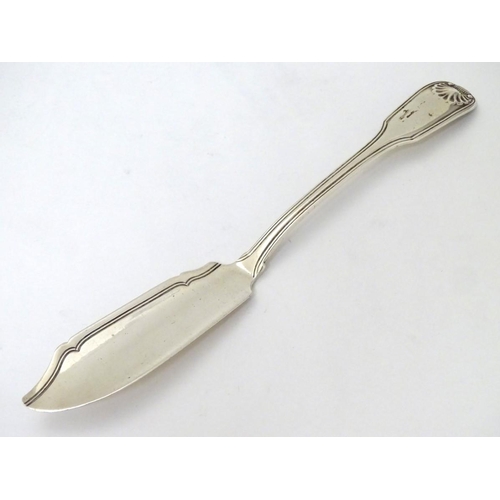 179 - A Victorian silver fiddle shell and thread pattern butter knife hallmarked London 1841. 8'' long (56... 