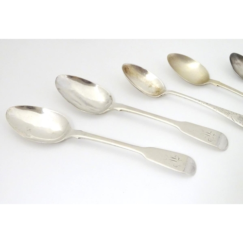 180 - Assorted silver comprising a pair of fiddle pattern teaspoons hallmarked London 1823 together with t... 