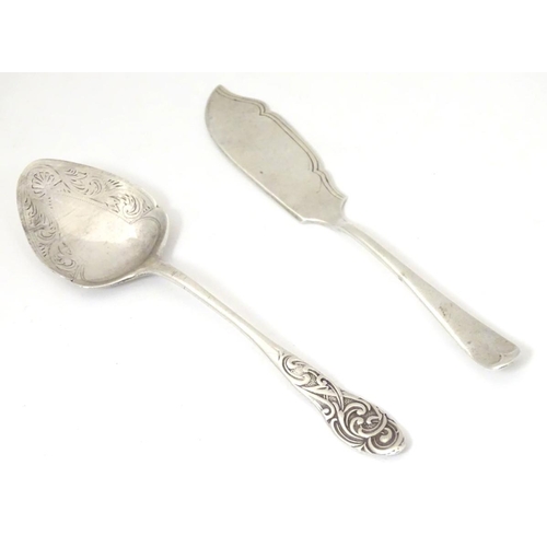 201 - A silver butter knife hallmarked Sheffield 1901 together with a silver preserve spoon (2) (36g)