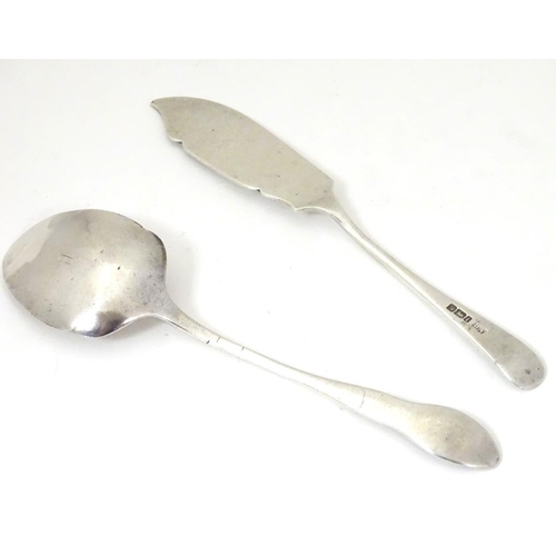 201 - A silver butter knife hallmarked Sheffield 1901 together with a silver preserve spoon (2) (36g)