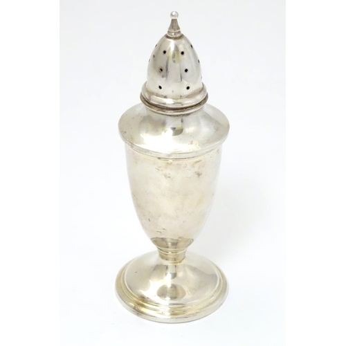 214 - An American silver pepperette approx 4 3/4'' high (32g)