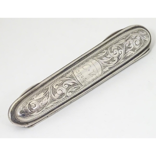 231 - A silver single cigar case with engraved decoration. Hallmarked Birmingham 1900 maker Hilliard & Tho... 