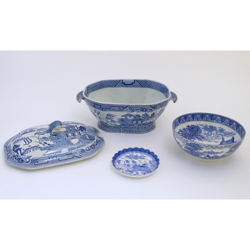 67 - Three assorted blue and white items to include a small lobed dish with a gilt rim in the Willow patt... 