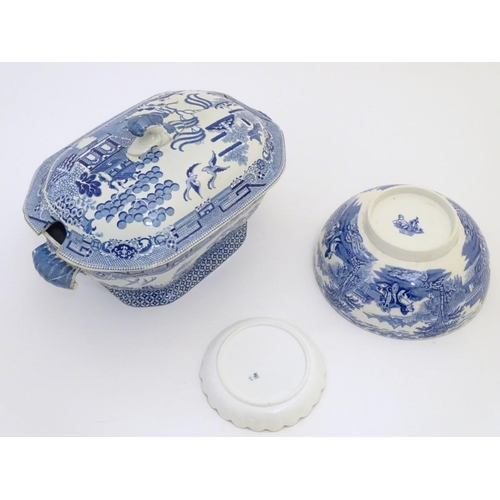 67 - Three assorted blue and white items to include a small lobed dish with a gilt rim in the Willow patt... 