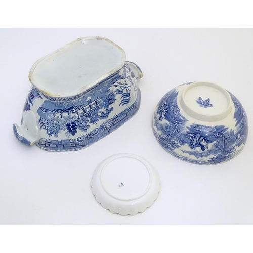 67 - Three assorted blue and white items to include a small lobed dish with a gilt rim in the Willow patt... 