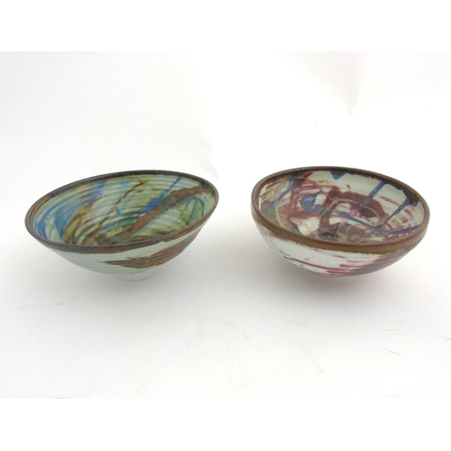 86 - Two 20thC Alan Ward studio pottery bowls, one decorated with blue and brown trail detail on a pale b... 