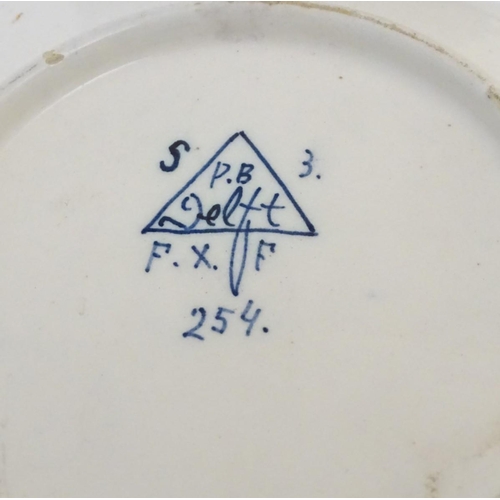 92 - A quantity of ceramic items to include a blue and white Chinese rice bowl, with character marks unde... 