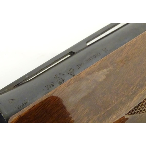 500 - Shotgun: a Remington 'Model 1100' 12 bore semi-automatic sporting gun. 28'' barrel with raised venti... 