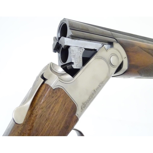 505 - Shotgun: a Marocchi/Classic Doubles 'Model 92' 12 bore over & under sporting gun. 30'' multichoke ba... 