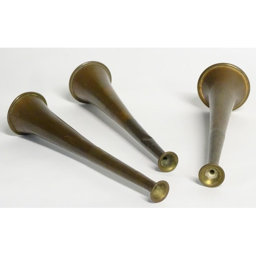 181 - Hunting: Three 20thC copper and brass hunting horns. The longest approx. 9'' long.