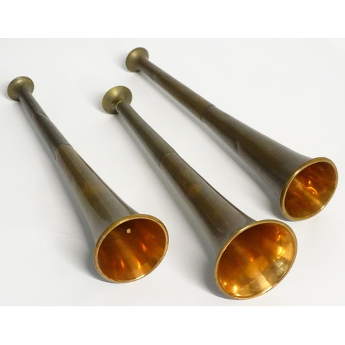181 - Hunting: Three 20thC copper and brass hunting horns. The longest approx. 9'' long.