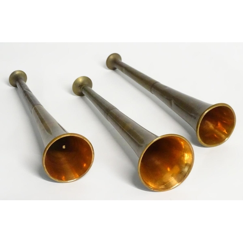 181 - Hunting: Three 20thC copper and brass hunting horns. The longest approx. 9'' long.