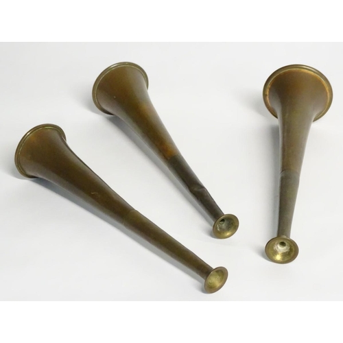 181 - Hunting: Three 20thC copper and brass hunting horns. The longest approx. 9'' long.