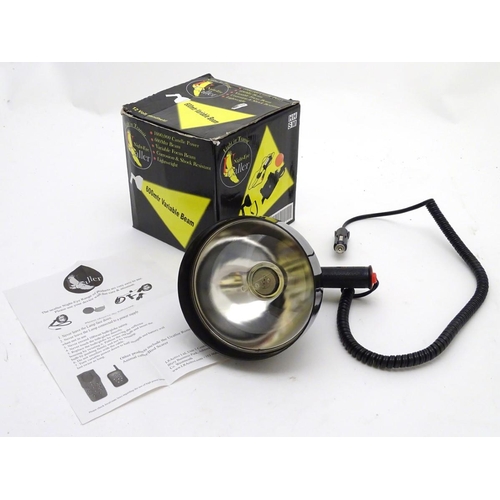 358 - Shooting: A U Caller 'night-eye' lamping torch/spotlight, 600m variable beam, with hand grip, for us... 
