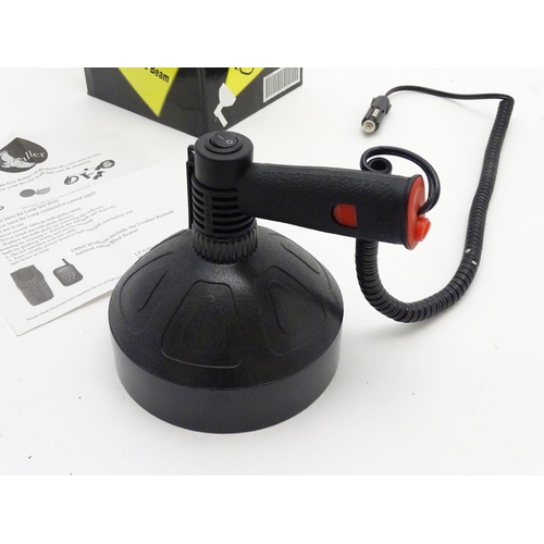 358 - Shooting: A U Caller 'night-eye' lamping torch/spotlight, 600m variable beam, with hand grip, for us... 
