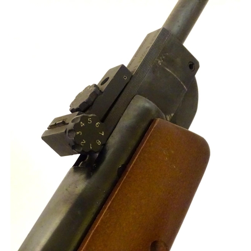 384 - Airgun: a Webley & Scott 'Vulcan' break-action .22 air rifle, beech pistol-grip stock with rubber re... 