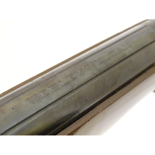 384 - Airgun: a Webley & Scott 'Vulcan' break-action .22 air rifle, beech pistol-grip stock with rubber re... 