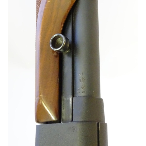392 - Firearm: a Remington 'Speedmaster Model 552' .22LR semiautomatic rimfire rifle, 21 1/2'' barrel, thr... 