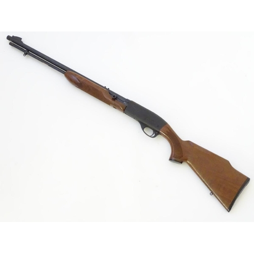 392 - Firearm: a Remington 'Speedmaster Model 552' .22LR semiautomatic rimfire rifle, 21 1/2'' barrel, thr... 