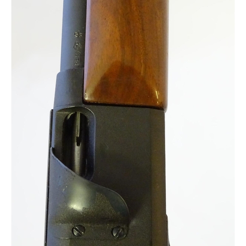 392 - Firearm: a Remington 'Speedmaster Model 552' .22LR semiautomatic rimfire rifle, 21 1/2'' barrel, thr... 