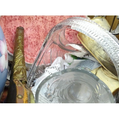 186 - A box of miscellaneous to include glassware and ceramics, to include a large Denby teapot, and an or... 