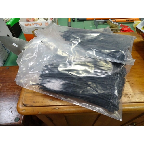 189 - Five packets of black plastic cable ties 250mm x 3.6mm