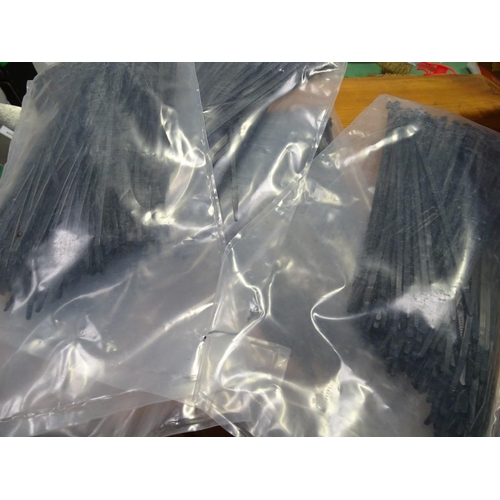 189 - Five packets of black plastic cable ties 250mm x 3.6mm