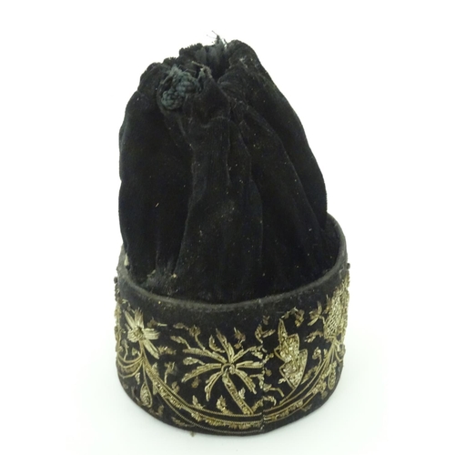 224 - An early 20thC purse / bag, with beadwork decoration