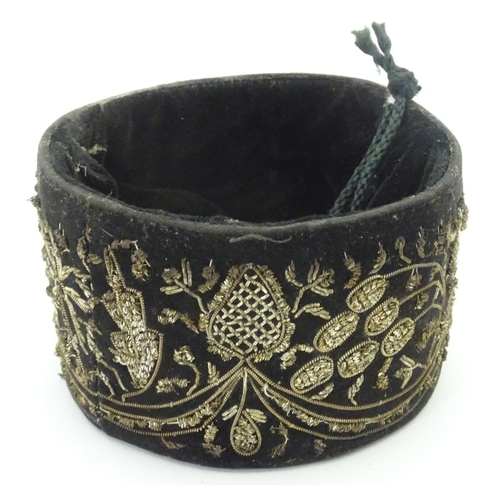 224 - An early 20thC purse / bag, with beadwork decoration