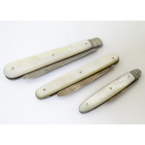 234 - 3 various silver folding fruit knives with mother of pearl handles. Hallmarked Sheffield 1893 maker ... 